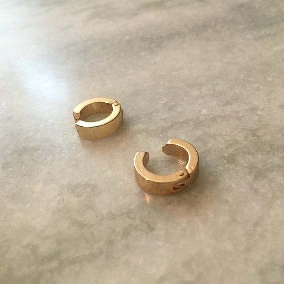 2-Piece Minimalist Gold Ear Cuff - Picture 3 of 7